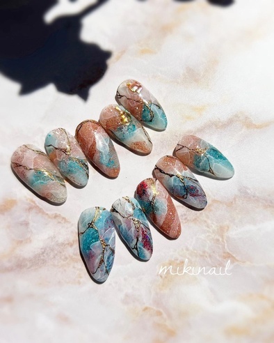 うるうる感をフットに！オーロラ煌めくちゅるんソルベカラーネイル