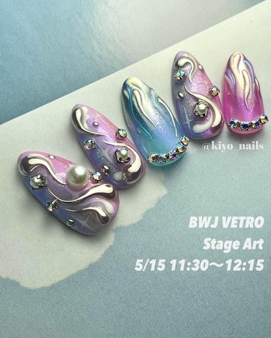 うるうる感をフットに！オーロラ煌めくちゅるんソルベカラーネイル