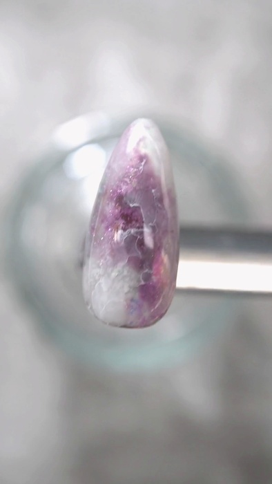 指先に神秘的な魅力を♡アメジストネイルのやり方