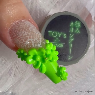 ビビッと高発色で指先が主役に♡TOY's × INITY『極みネオングリーン』