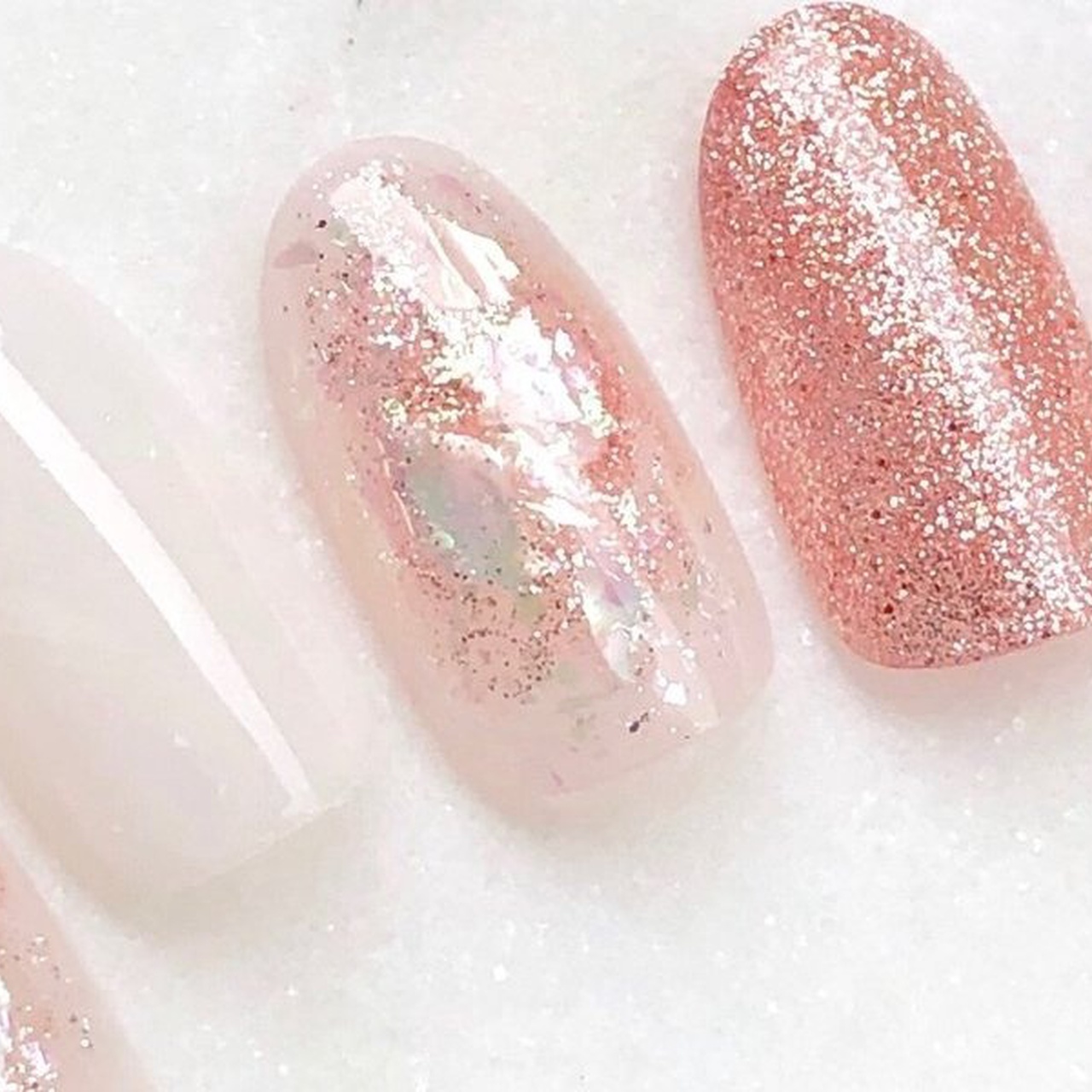 ラブコールが止まらない ラメのキラキラ夏ネイル 19