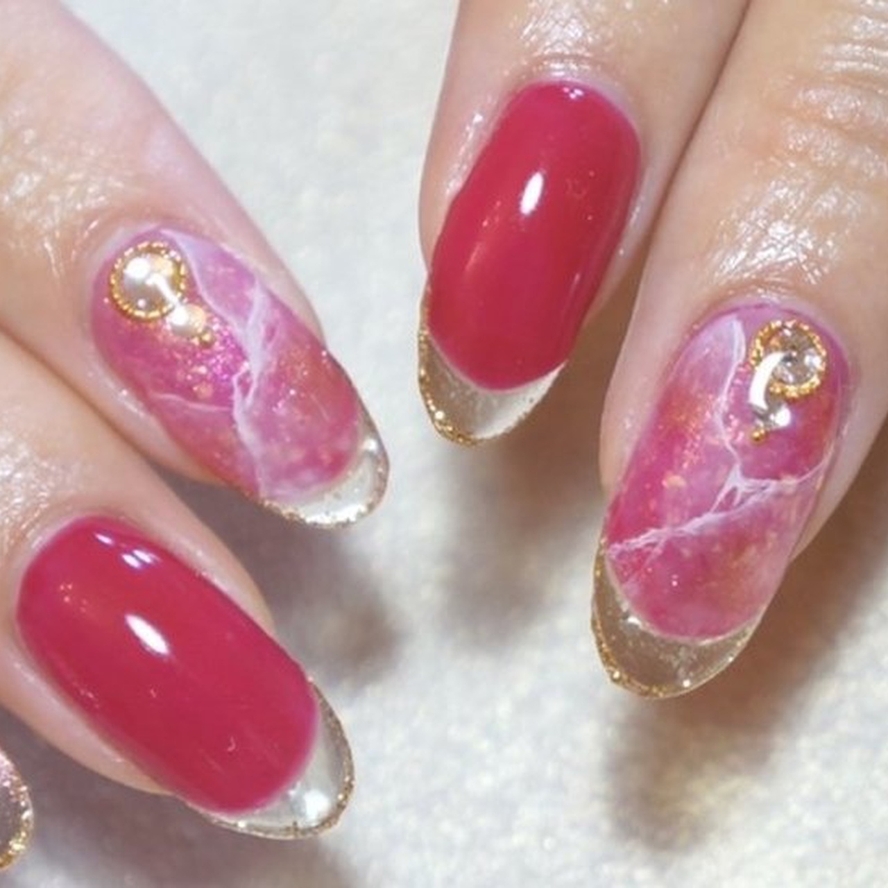 透明感の代名詞 クリアフレンチで叶える愛されネイル 19