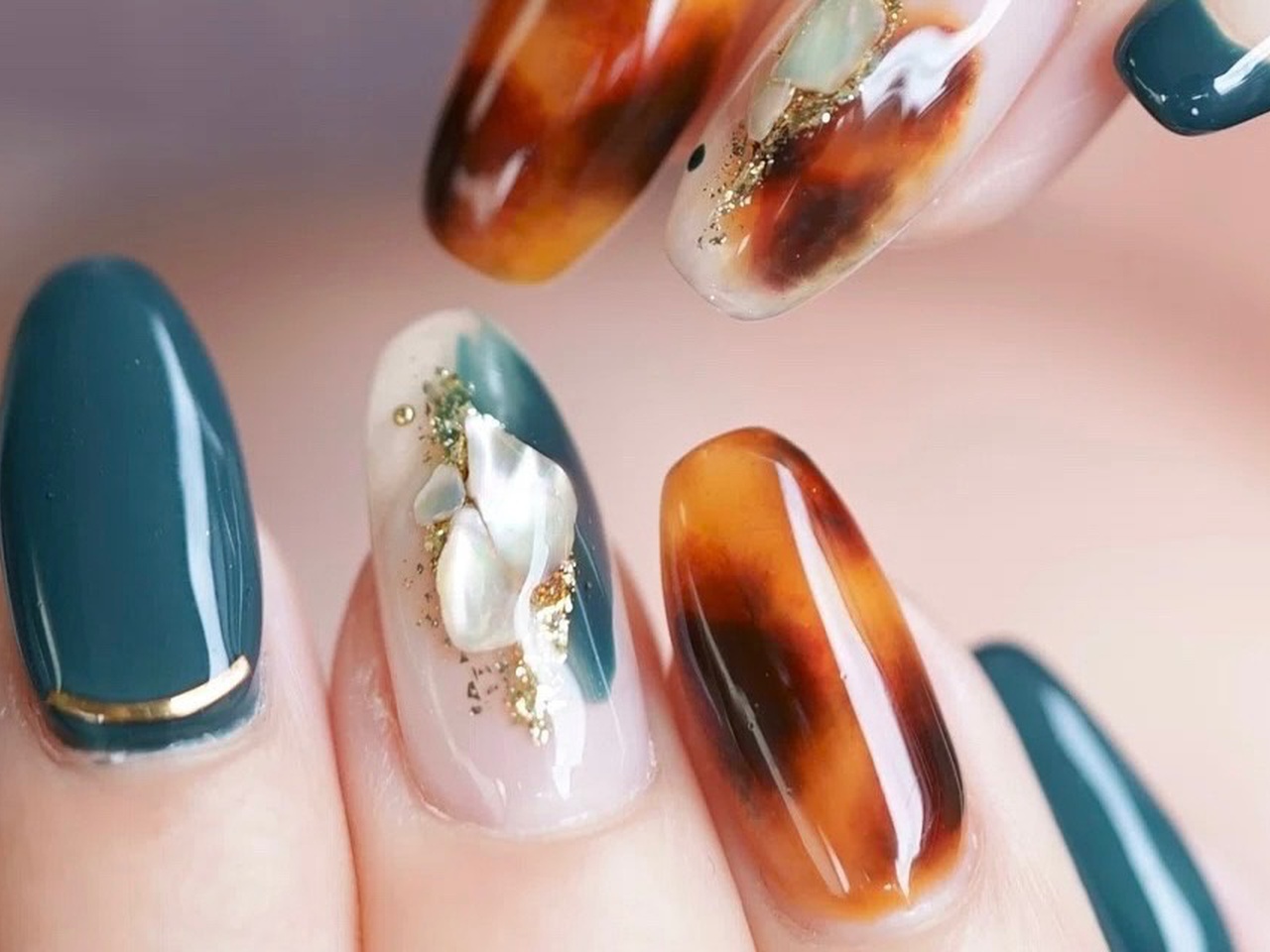 秋カラーと相性抜群 大人のべっ甲ネイル 21