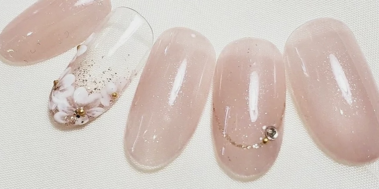 卒業式や入学式向け♡ママコーデを華やかにする大人上品ネイル｜2022