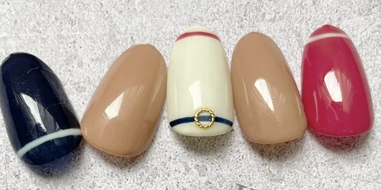 今年の夏はフレンチマリンネイルでパリジェンヌな指先に 22