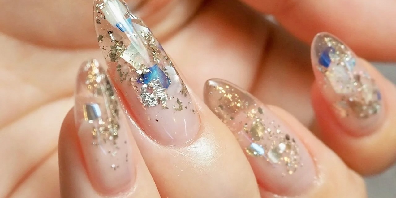 夏の日差しに輝く ラメやホログラムでつくるキラキラネイル 22