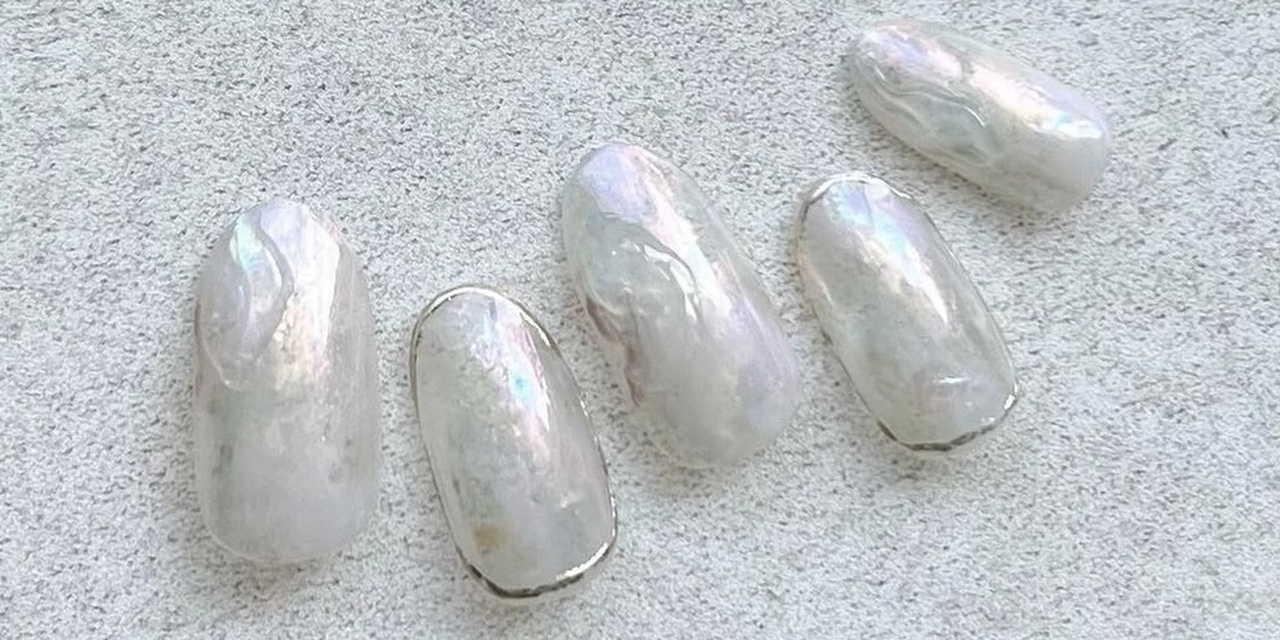 抜け感ホワイトネイルでトレンド夏コーデにアクセントを♡｜2022