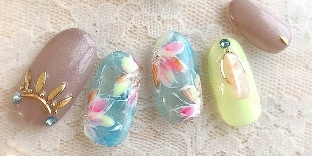 派手すぎない洒落感カラフルネイルでPOPに可愛く夏を彩る♡｜2022