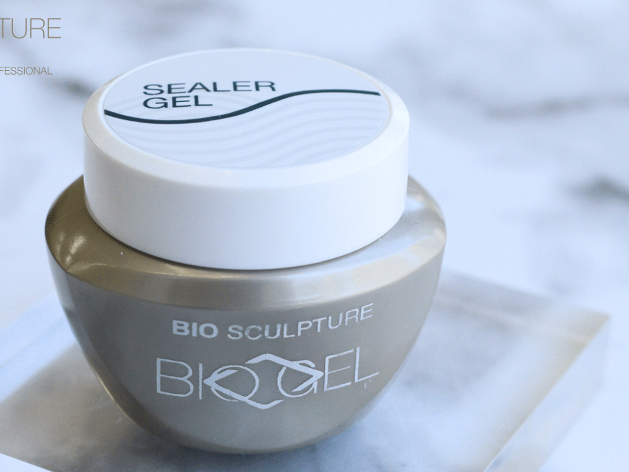 隠れた名品！浮きやすい夏のネイルにバイオの「シーラージェル」が