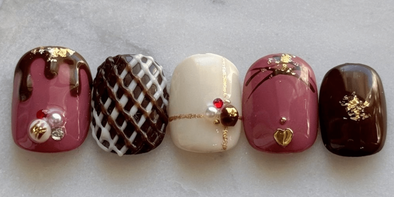 短い爪で楽しむほっこりバレンタインネイル|2024トレンドネイル 