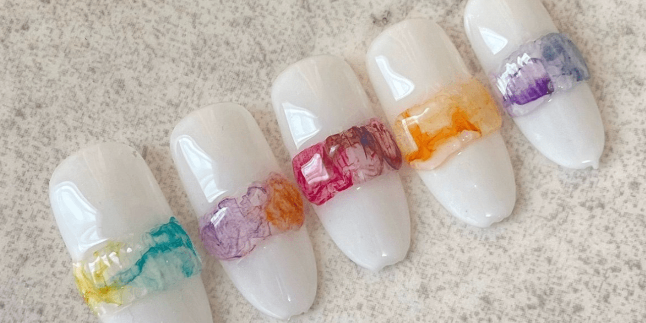 キャンディみたいな透明感が夏っぽ♡クリアリングネイル|2024最新ネイルデザイン