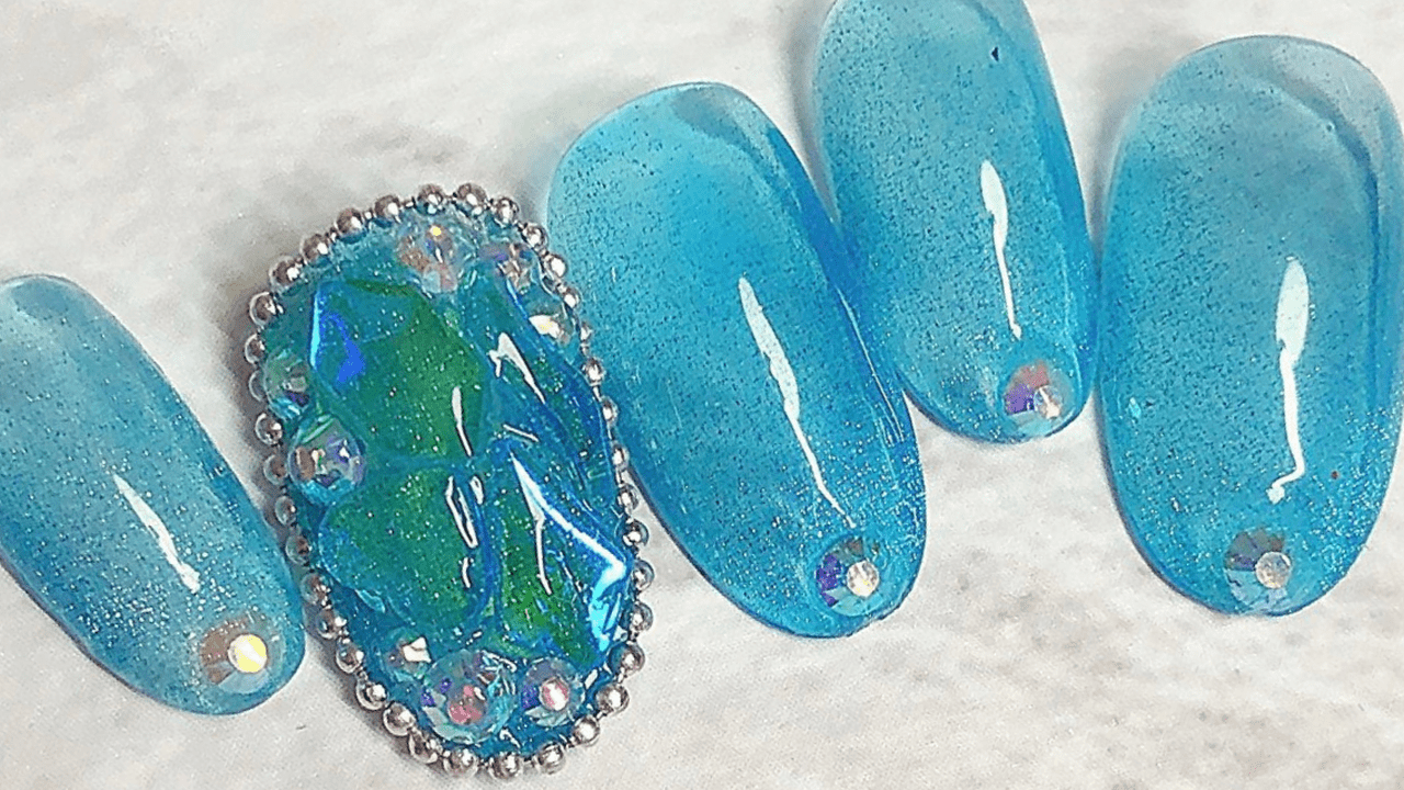 ネイルチップ ニュアンスちゅるん夏ネイルシェルキキララネイルマグネットno.79 フレンチ/ニュアンス/ブルーのネイルデザイン｜ネイルブック