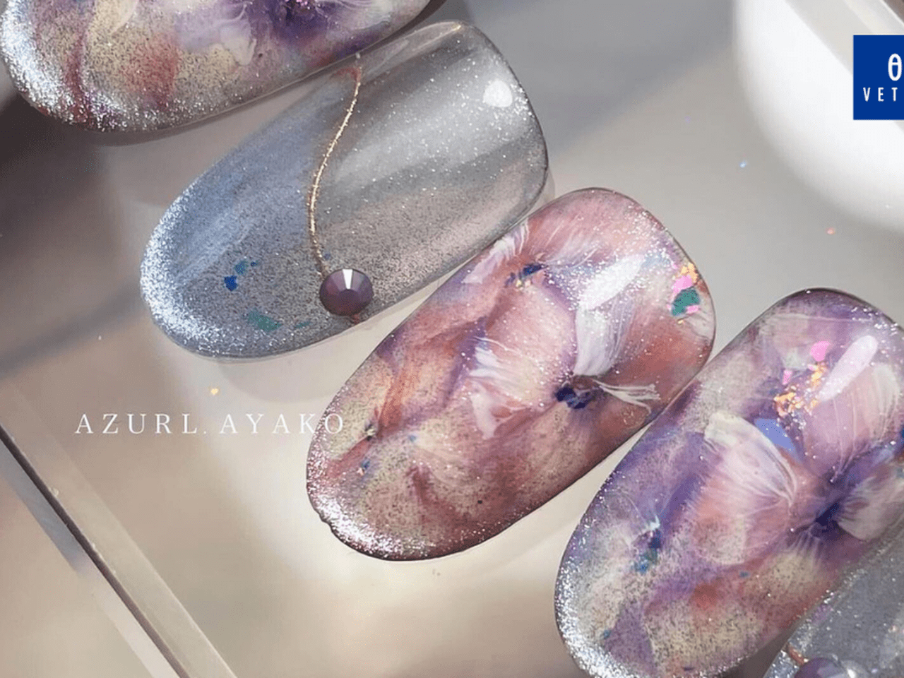 じゅわっと輝くフラッシュマグで夏を先取り！透明感あふれる夏ネイル