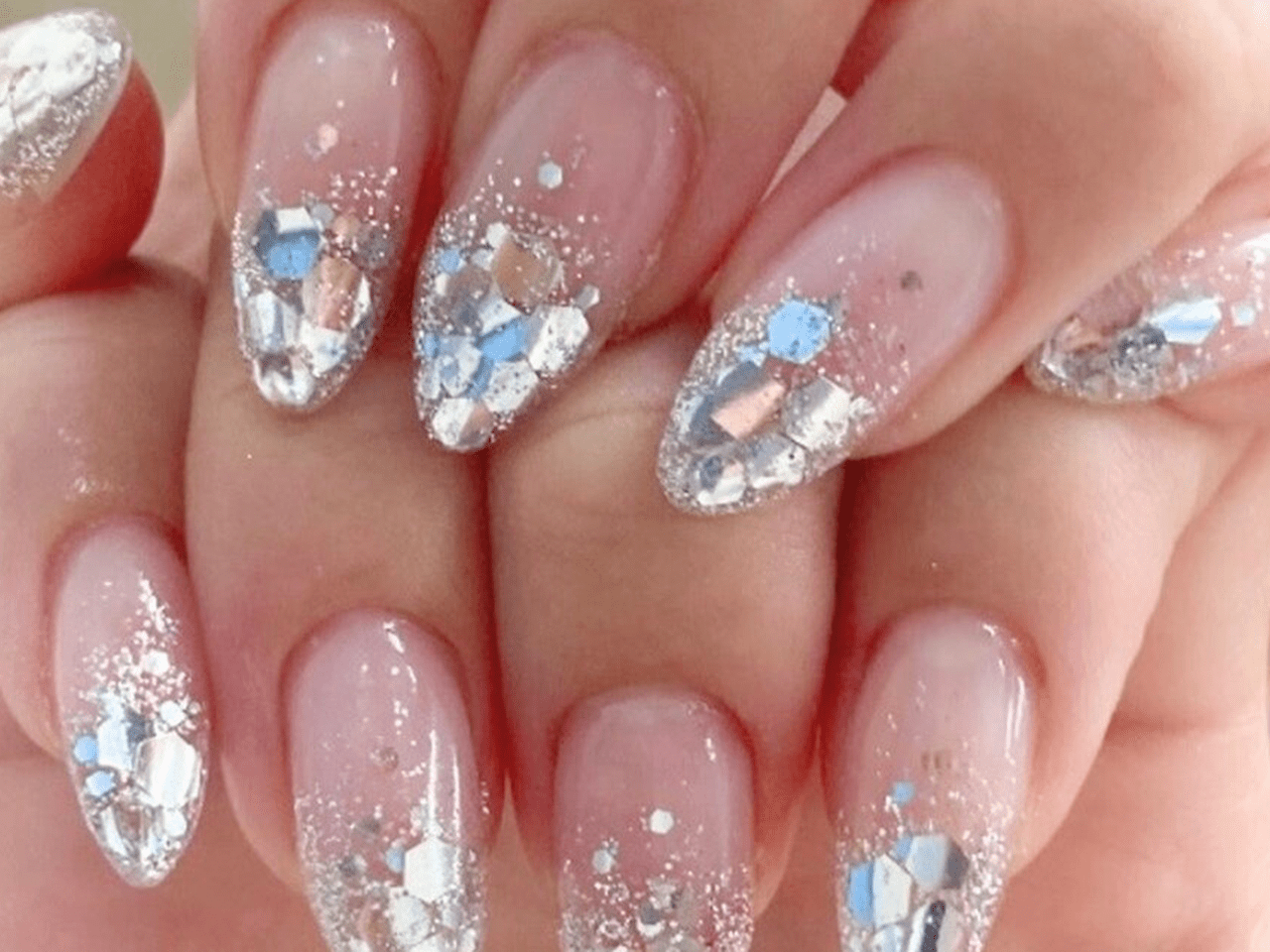 2024最新】まだまだ弾けたい！夏の派手ネイル|人気ネイルデザイン9選