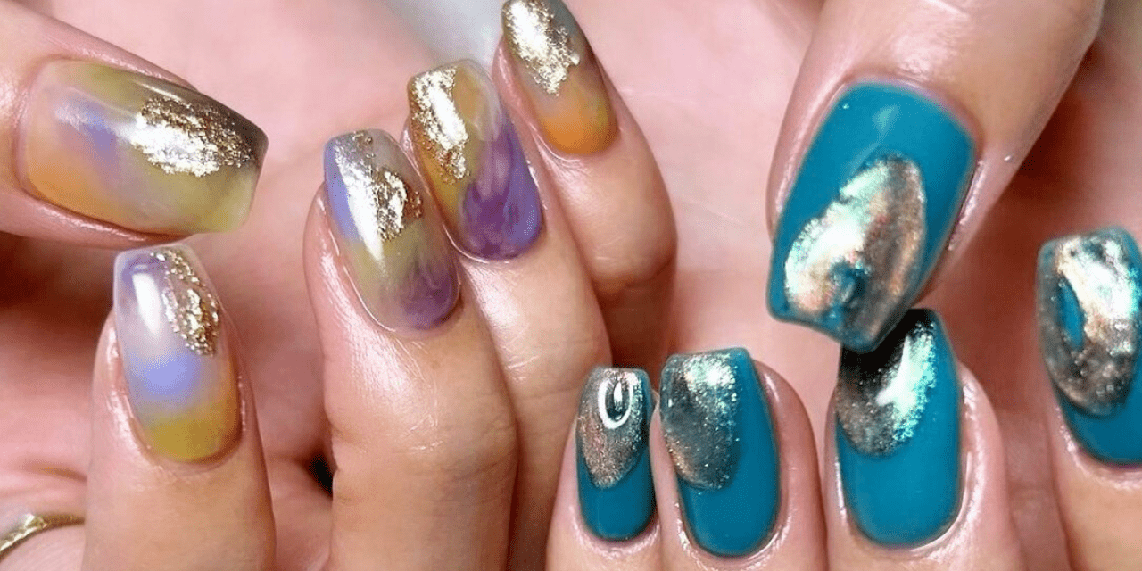 2024最新】シックに個性を主張するひとくせニュアンスネイル|人気