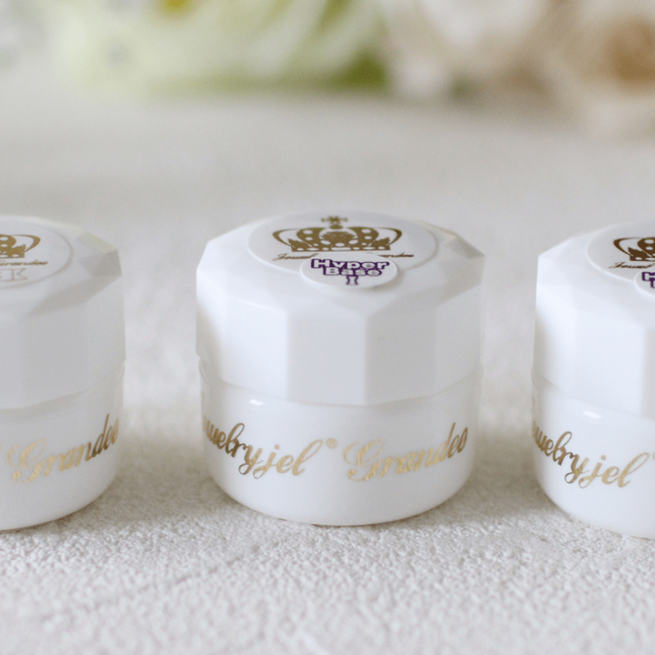 ジェルネイルを続けることによって健康な地爪をキープ。アレルギー対応