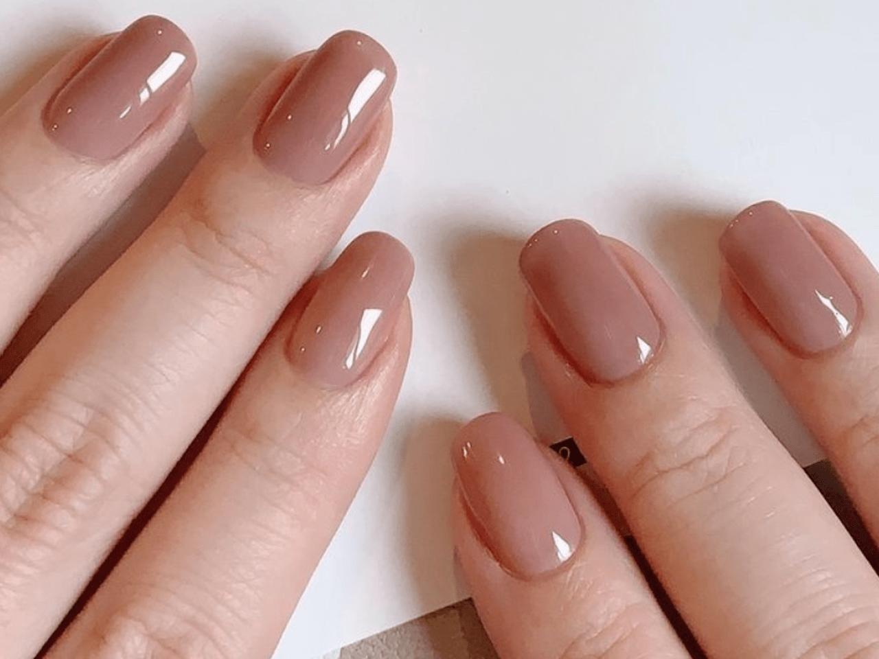 2025最新】今使いたいのはこの3色♪トレンドカラーネイル|人気ネイル