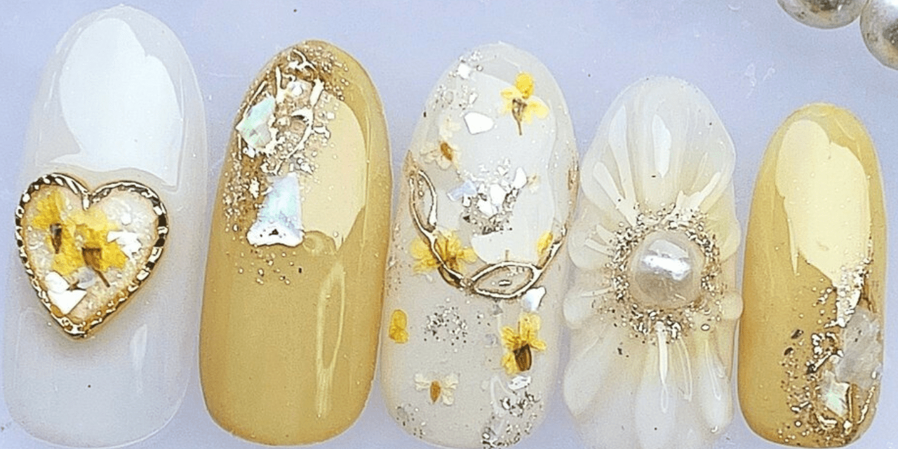 人気ネイルデザインTOP10】透明感が春を呼ぶ♡ぷっくりフラワー