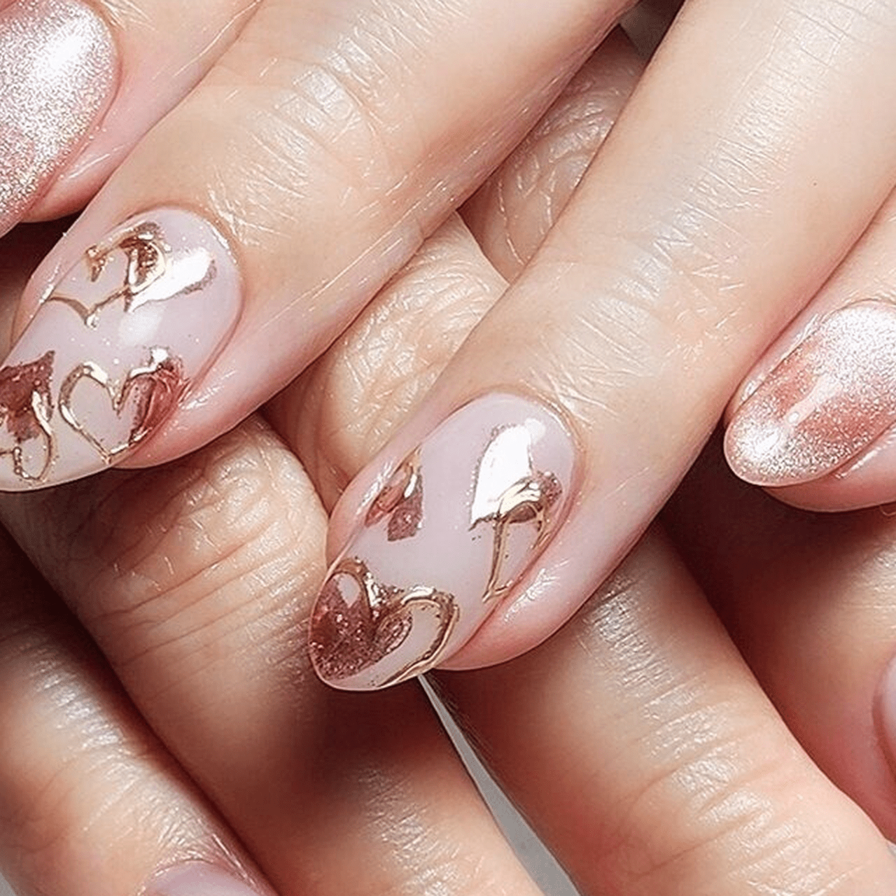 2025最新】キラキラであざと可愛い♡ミラーハートネイル|人気ネイル