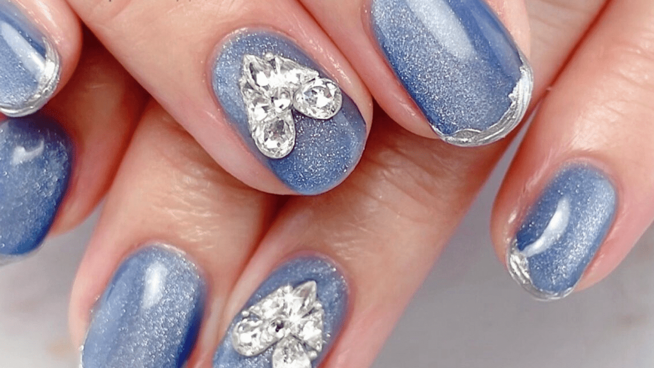 2025最新】アクセサリーのようなキラキラ感♡夏のビジューネイル|人気