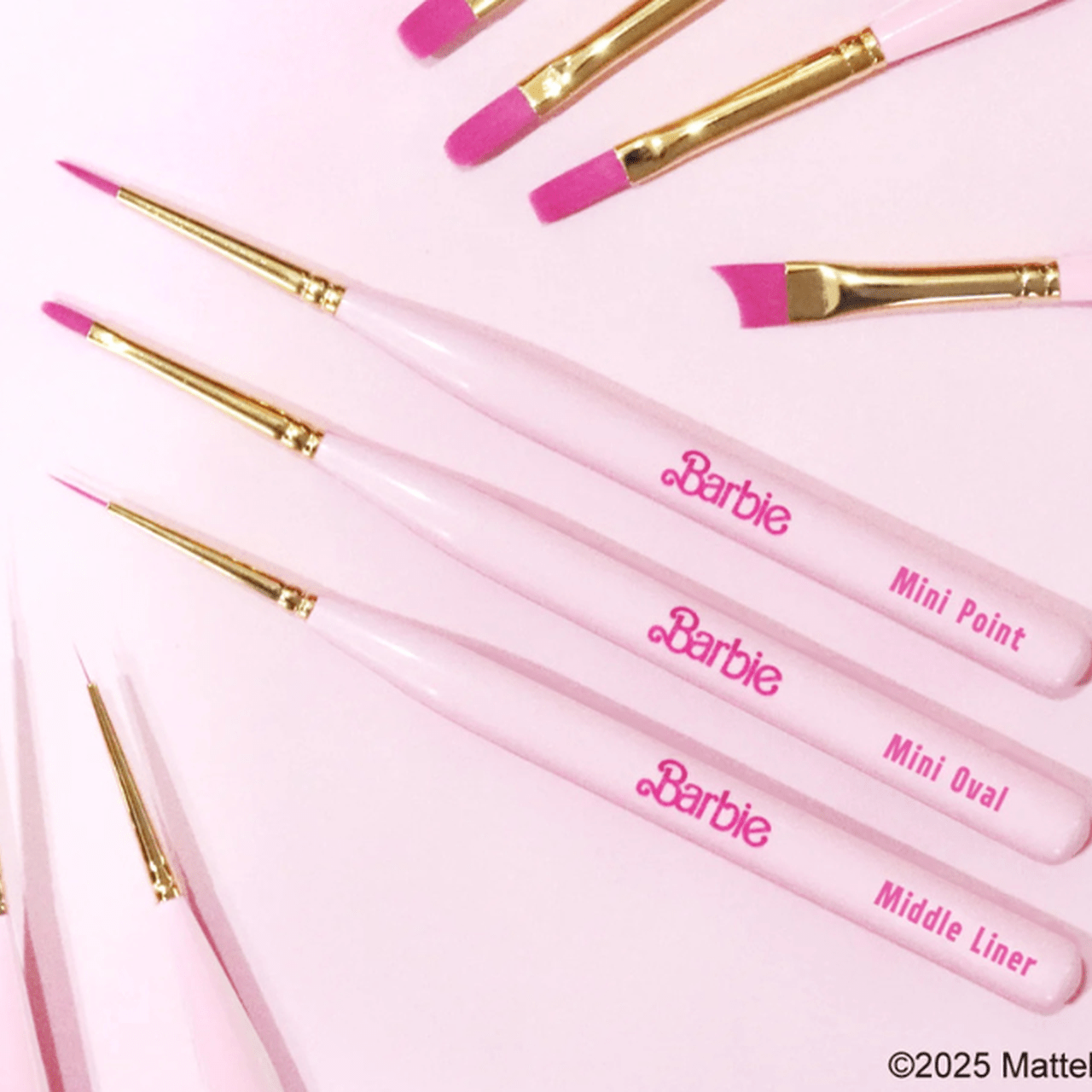 可愛さと機能性を兼ね備えた限定ピンク♡Barbie「ジェルブラシ」