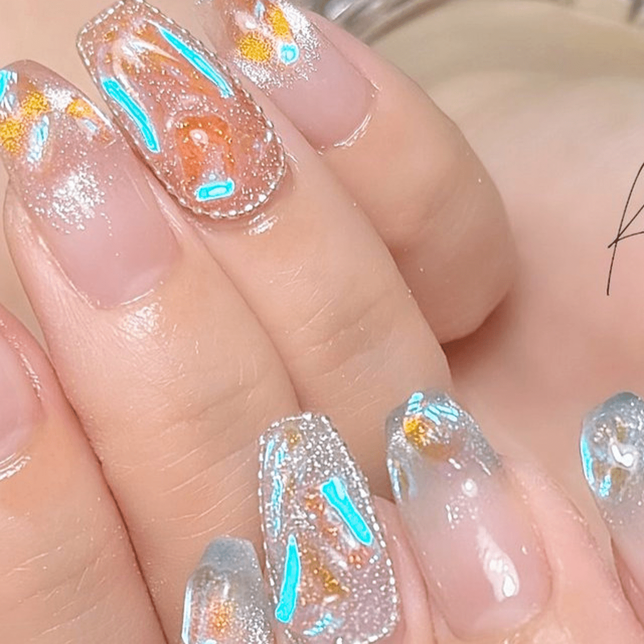 ネイルストーン♡光るストーン♡ 2026最新】うるうるちゅるんな透明感♡氷ストーンネイル|人気ネイル