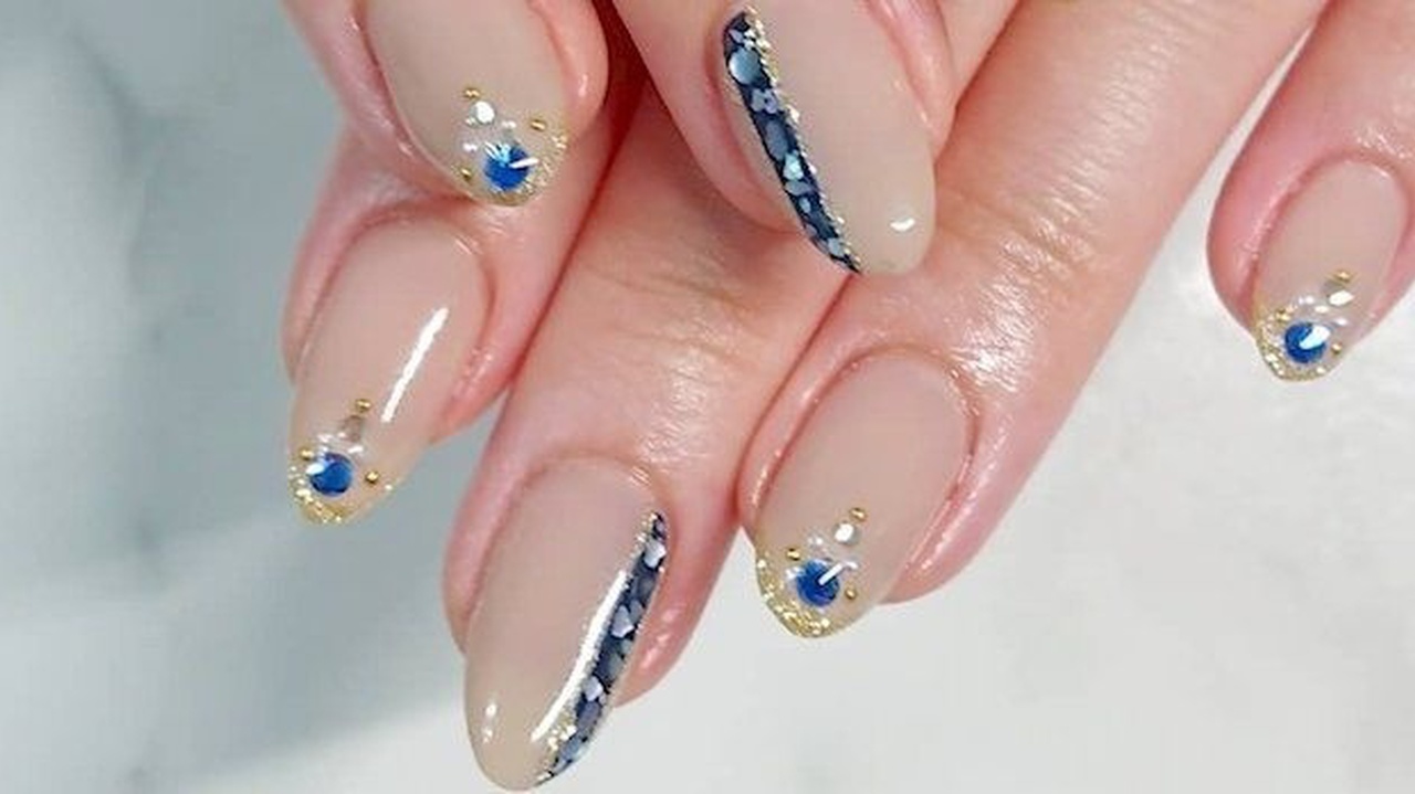 シンプルネイルって素敵 夏のオシャレな大人レディの第一歩へ 18