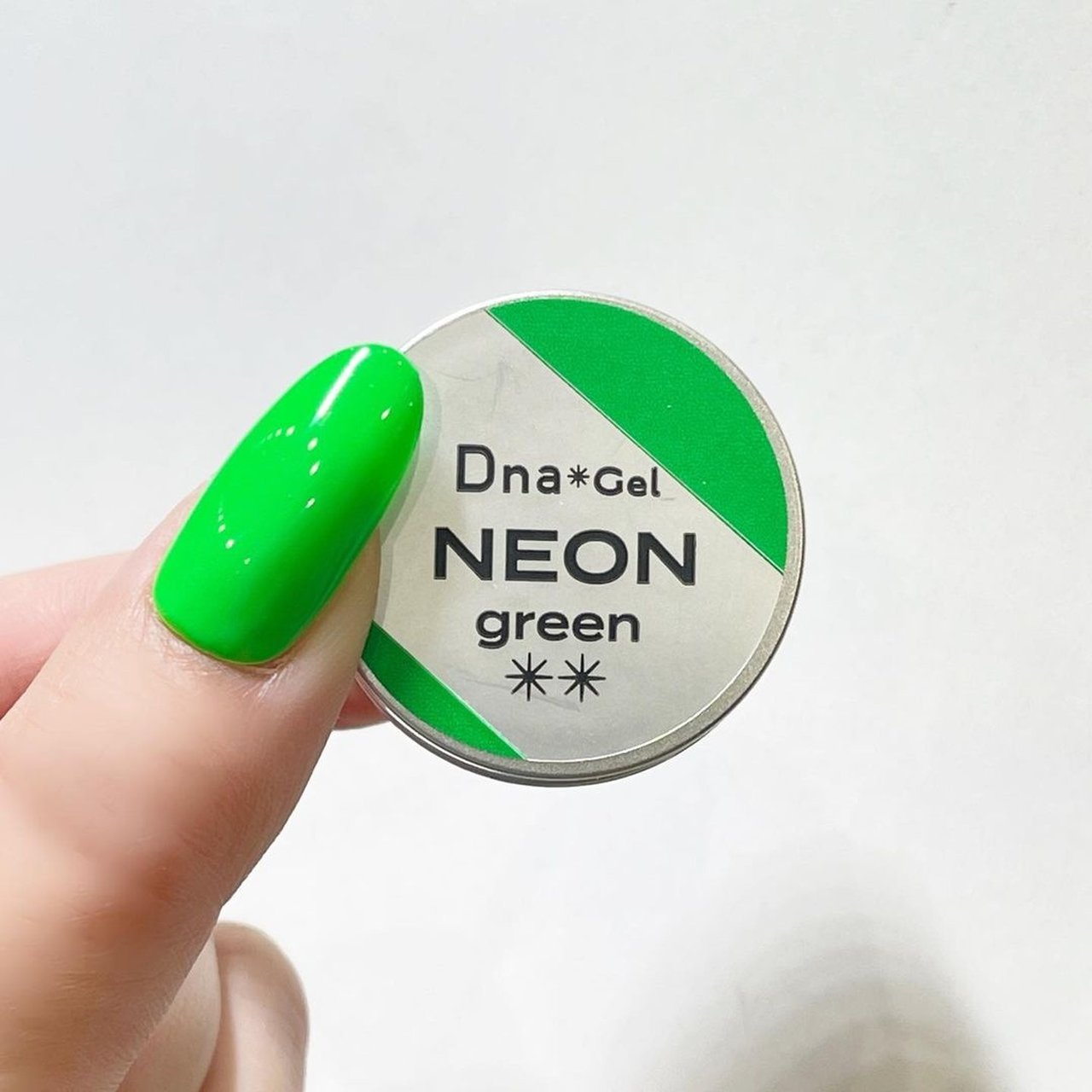 ネオングリーン 2.5g | Dna Gel（ディーナジェル） | カラージェル | ネイルブックストア