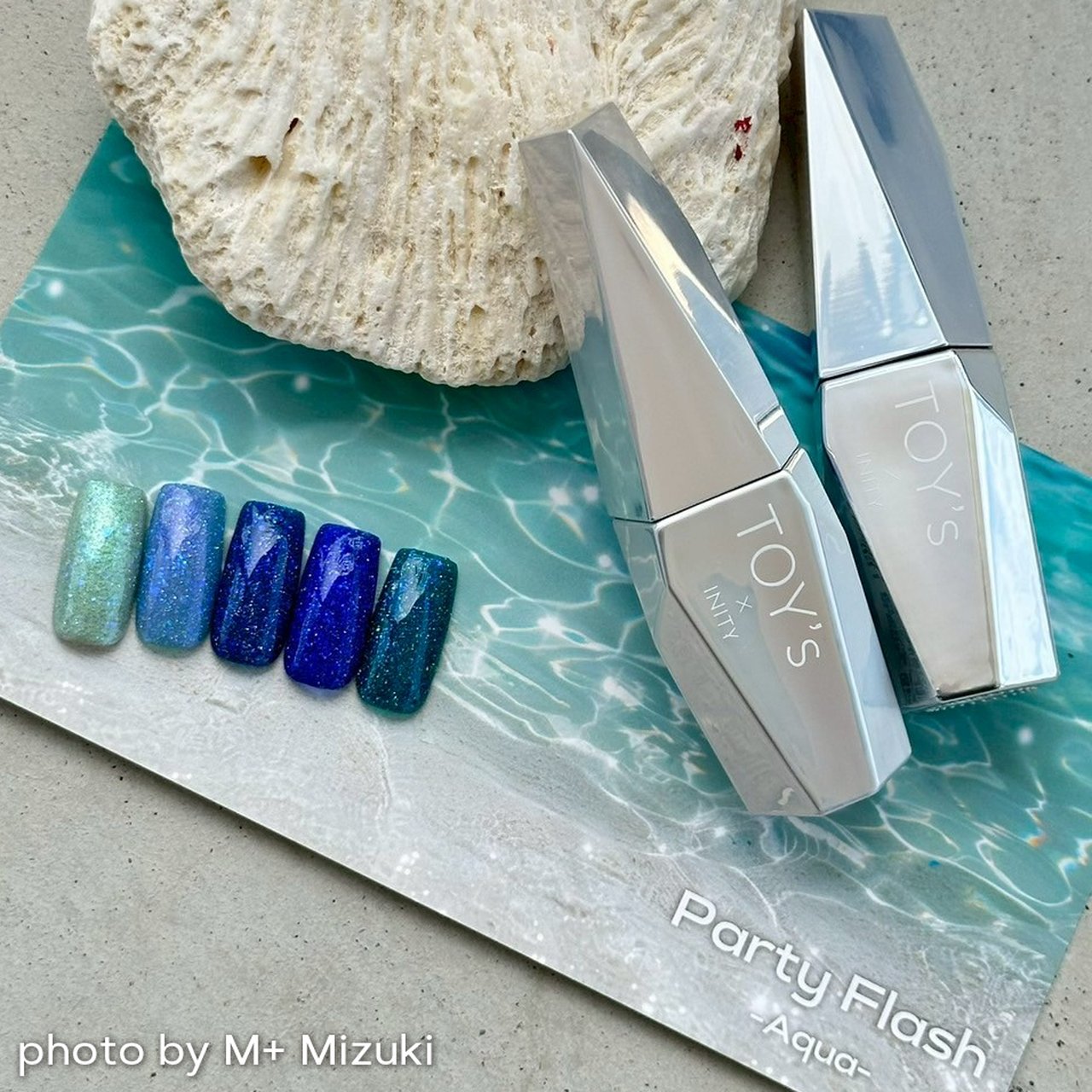 TOY＇s x INITY パーティーフラッシュ アクア T－PF37