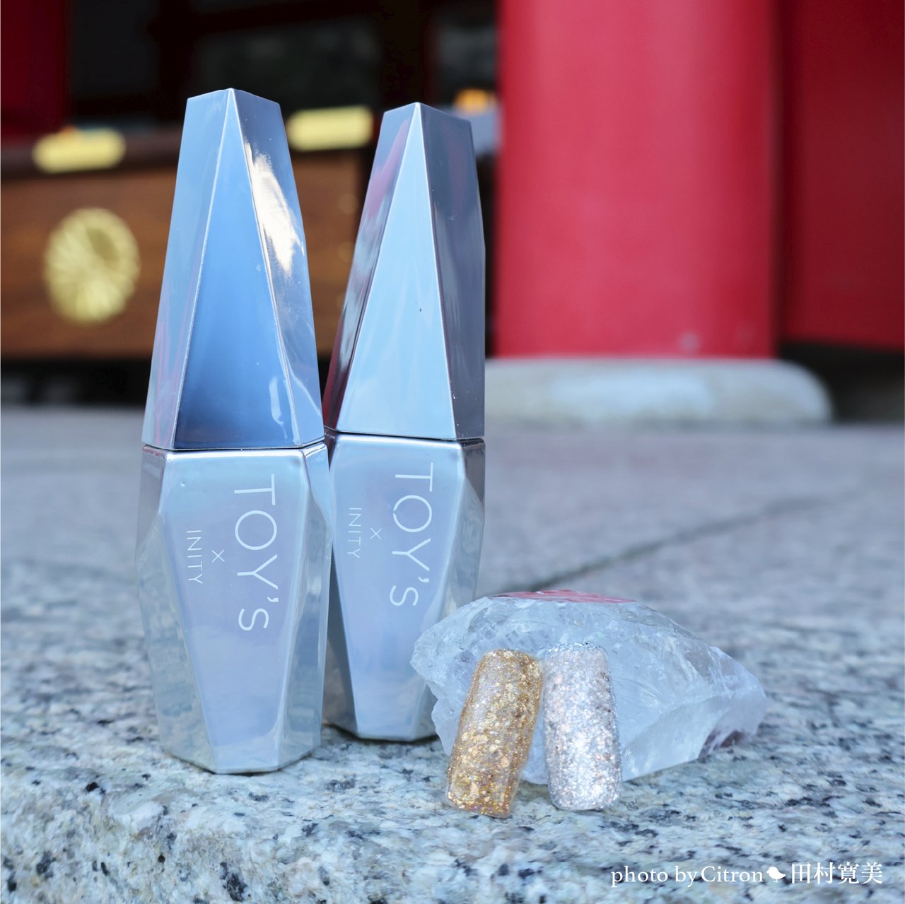 TOY＇s x INITY パーティーフラッシュ 運気上昇 T