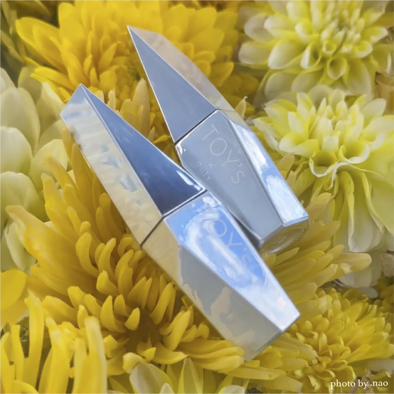 TOY＇s x INITY パーティーフラッシュ 運気上昇 T