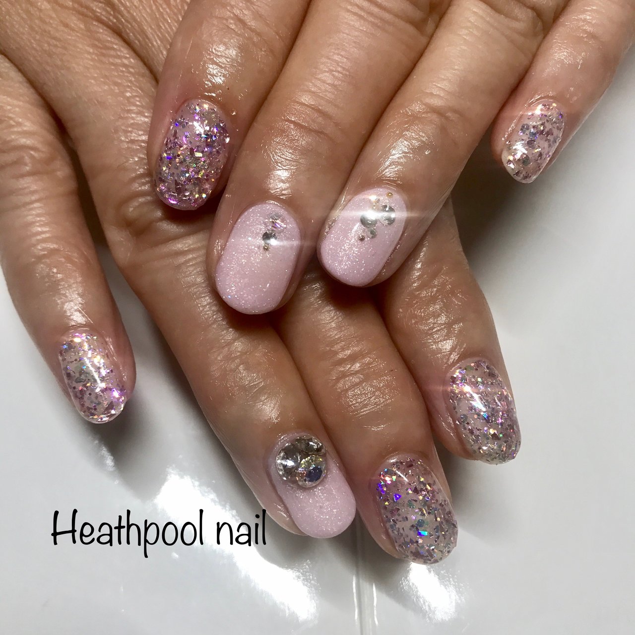 ハンド ホログラム ラメ ビジュー ピンク Heathpoolnailのネイルデザイン No ネイルブック