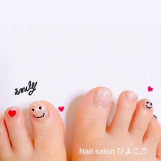 『#厚くならない#スマイリーネイル 』 #ハート#ドット#ホイル#ホイールネイル #❤️ #簡単#可愛い#ネイル#ちびっ子に声かけられる#率#高し#☺︎#ネイルブック 
普段#ヒールのお客様向き#ハートは手書きジェルアート#ネイルサロンひよこ♬#サマー#スマイル#フット#ジェルネイル #夏 #バレンタイン #旅行 #海 #フット #ホログラム #ハート #キャラクター #ドット #ショート #ホワイト #レッド #ブラック #ジェルネイル #Nail salon ひよこ♬ #ネイルブック