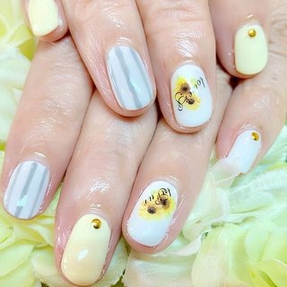 お客様ネイル 
向日葵🌻ネイル💅イエローに
ストライプを^_^明るく元気な仕上がりに！

ラメグラデーション！シルバーで
落ち着きのあるカラーに
赤ストーンを⭐︎夏仕様です！

ありがとうございます😊

来店お待ちしてまあす^_^ ❤️ #長岡天神ネイル#長岡天神駅#長岡天神ジェルネイル#長岡天神ジェル#長岡天神脱毛#長岡天神エステ#長岡天神アットホームサロン#チャンティ#cantik#プライベートサロン#持ち込みアート#長さだし#ネイル#ネイル#シンプル#ジェルネイル#6月ネイル#ネイル#ピンク#ネイル#パステルカラー#春#春ネイル#シェル#元気ネイル#かわいい#ラインストーン#ラメネイル#ハートフレンチネイル#シェルネイル#おしゃれネイル#ジェルネイル#ネイル#シェルネイル#カラフル#カラフルネイル #夏 #七夕 #浴衣 #パーティー #ハンド #グラデーション #ラメ #ワンカラー #フラワー #ショート #ホワイト #イエロー #シルバー #ジェルネイル #お客様 #cantik #ネイルブック