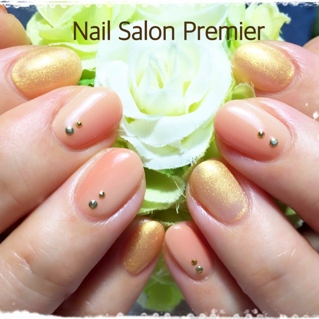 ハンド グラデーション ショート ベージュ ゴールド Premiernailのネイルデザイン No ネイルブック