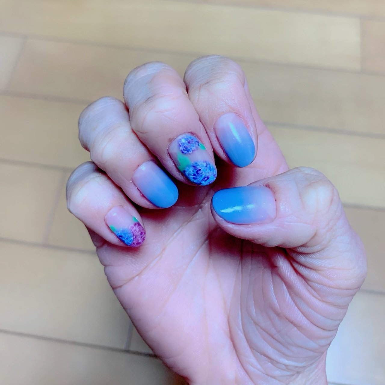 梅雨 ハンド シンプル グラデーション フラワー Riiiiiiichanのネイルデザイン No ネイルブック