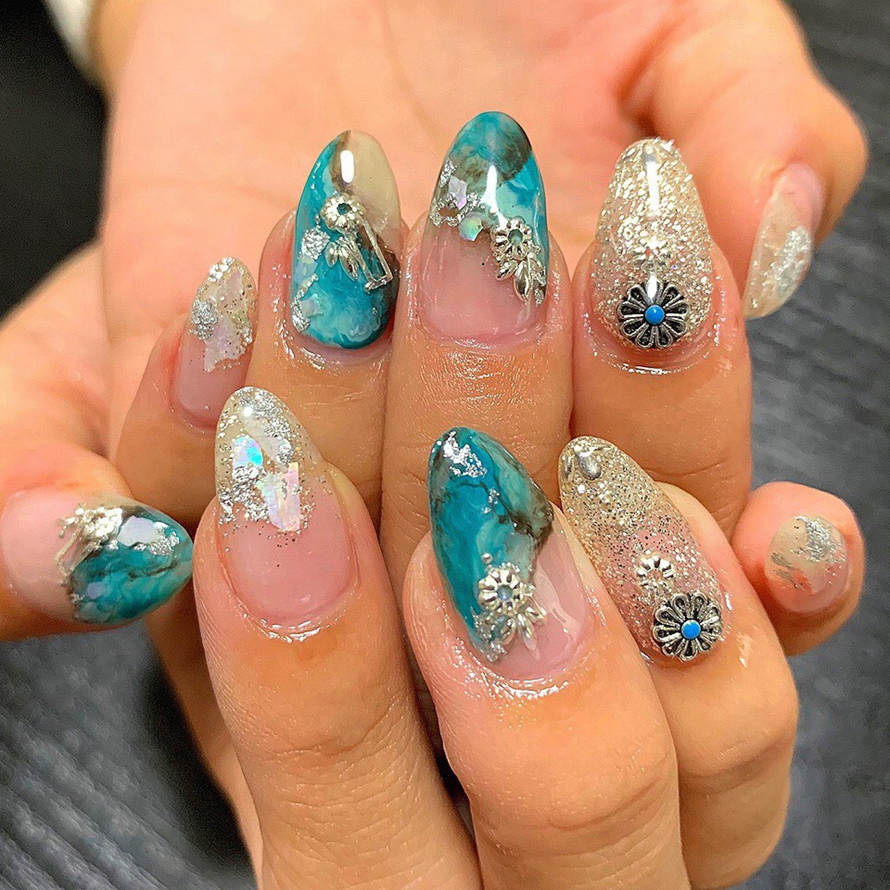 夏 海 ハンド 変形フレンチ ラメ 愛美布富のネイルデザイン No ネイルブック