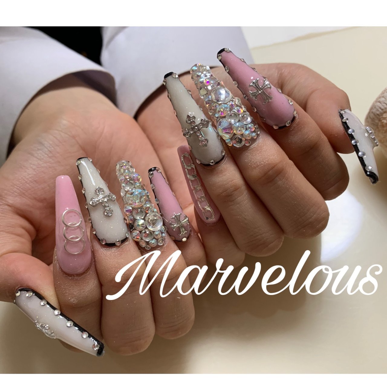 オールシーズン ハンド ビジュー デコ ロング Marvelousマーヴェラスのネイルデザイン No ネイルブック