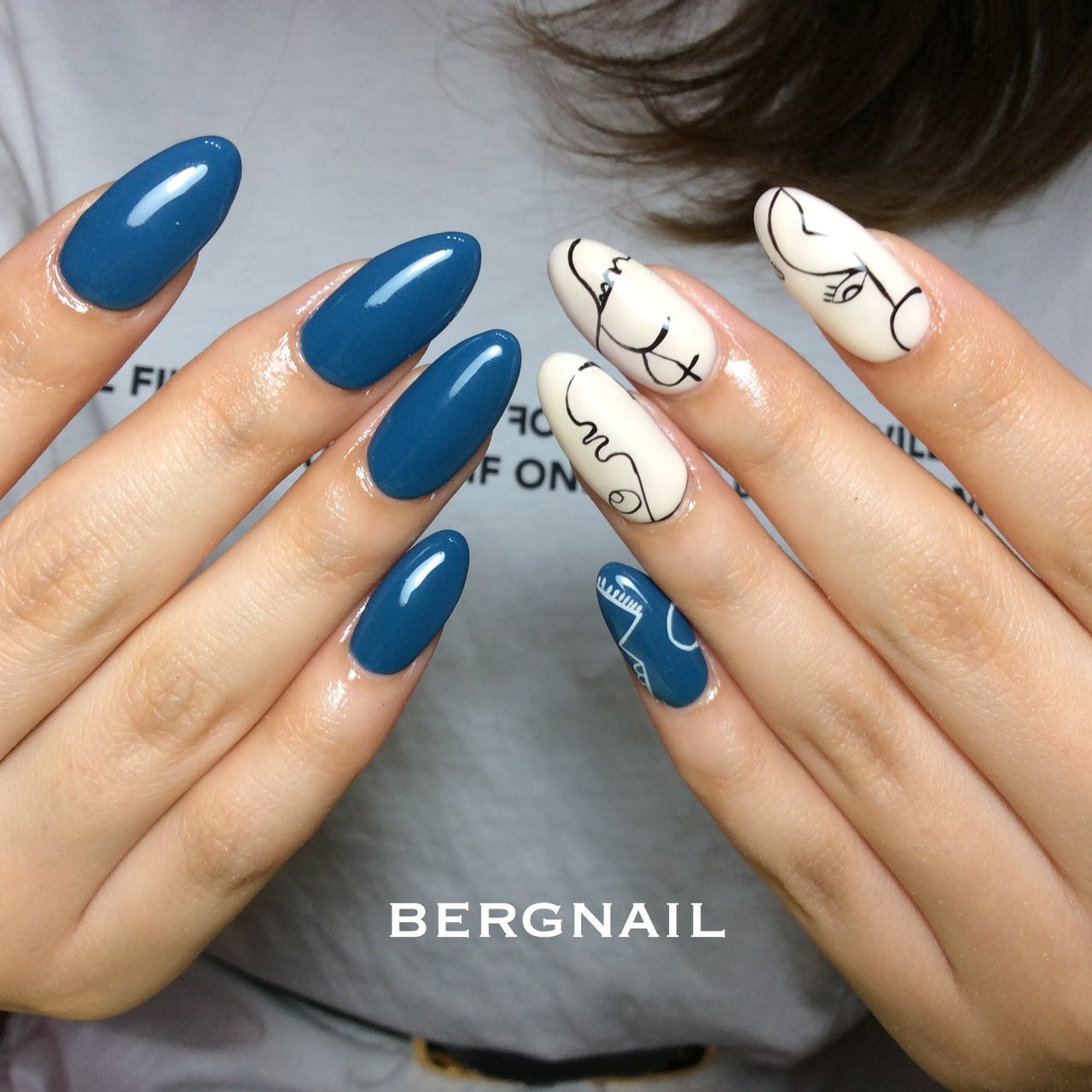 夏 オールシーズン ホワイト ターコイズ ネイビー Bergnailのネイルデザイン No ネイルブック