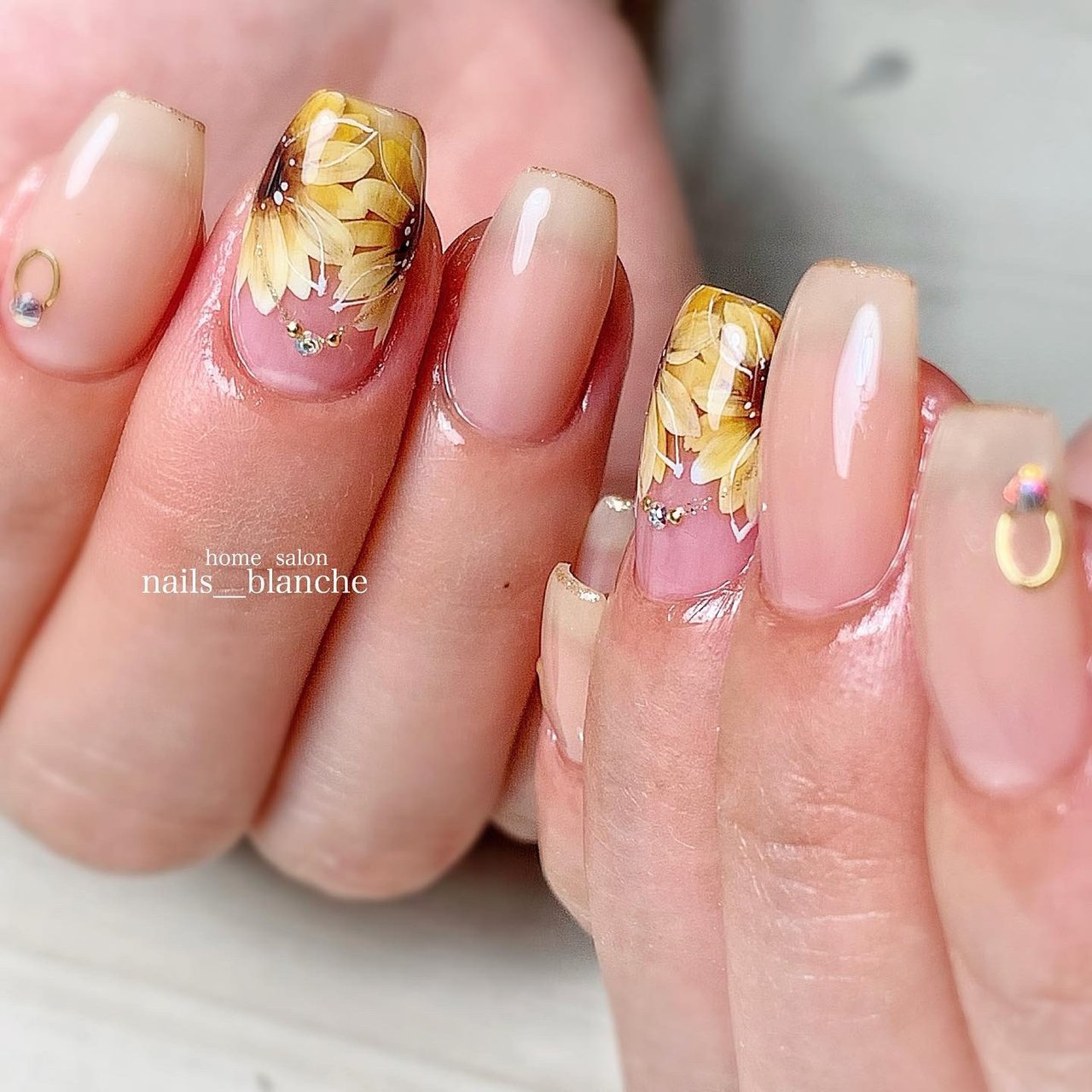 夏 ハンド シンプル ワンカラー フラワー Nailsalon Siete シエテ のネイルデザイン No ネイルブック