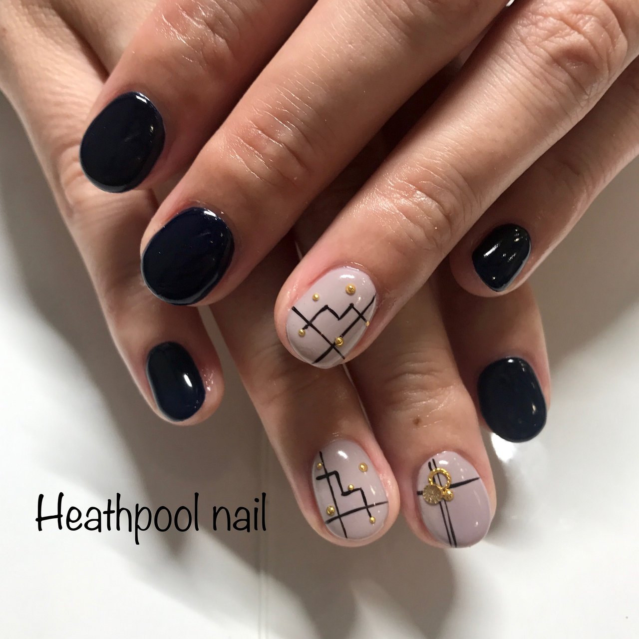 ハンド シンプル ワンカラー ベージュ ネイビー Heathpoolnailのネイルデザイン No 4377365 ネイルブック