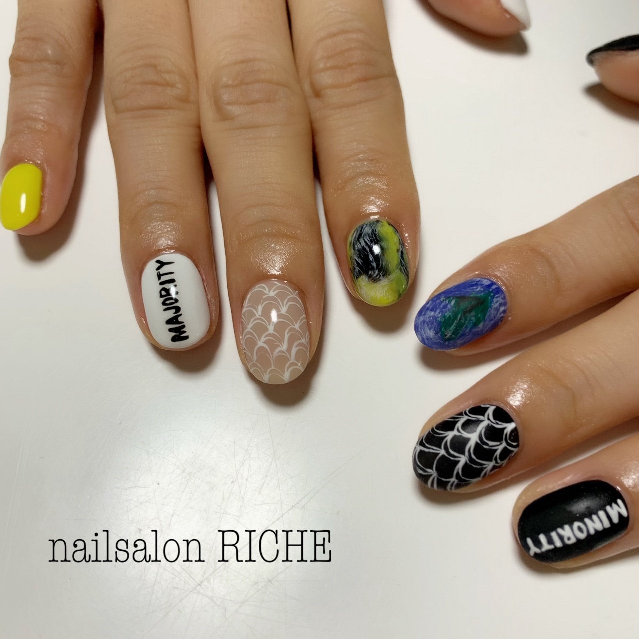 ライブ ハンド ジオメトリック ショート ホワイト Nailsalon Richeのネイルデザイン No ネイルブック