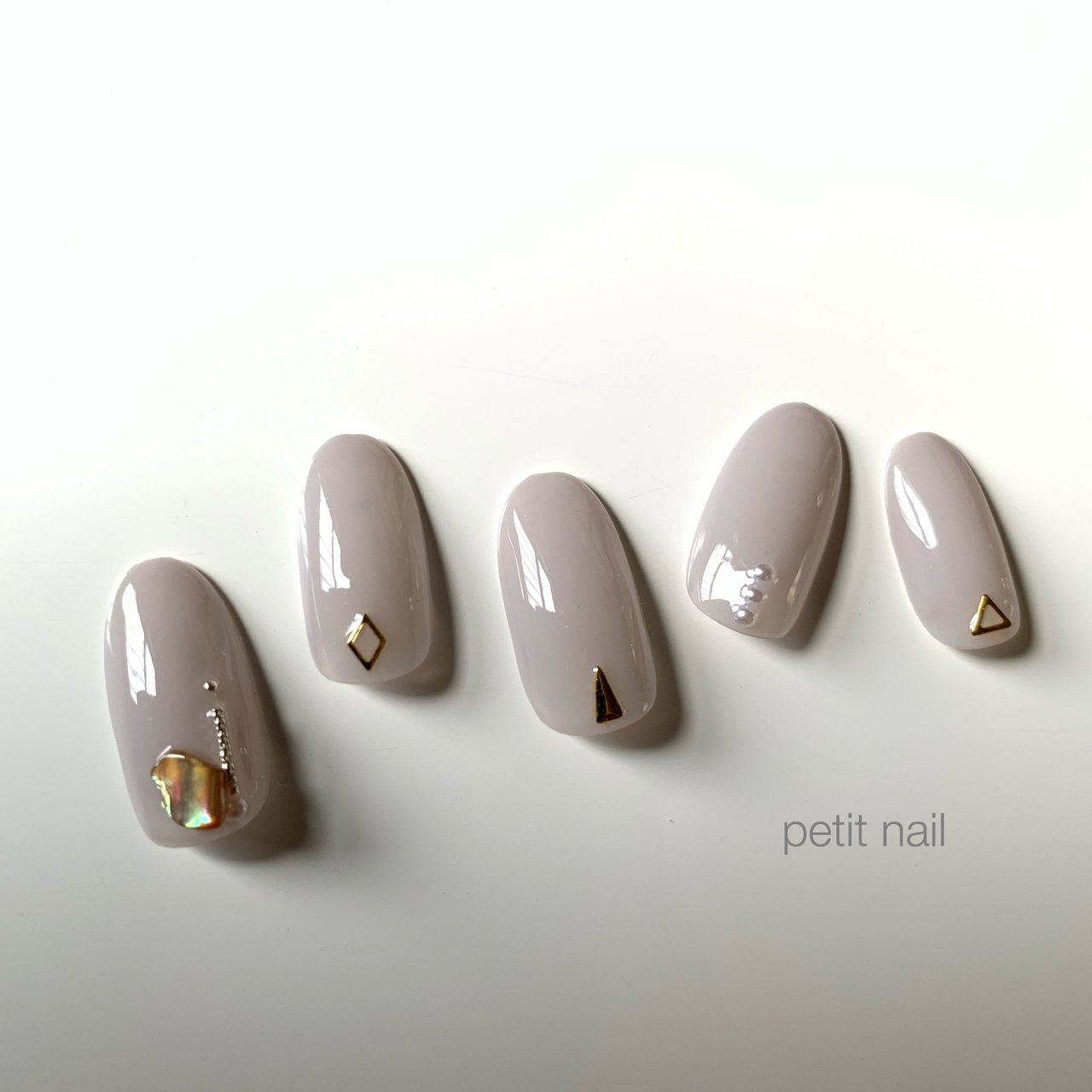 夏 ワンカラー グレー ジェル ネイルチップ Petit Nailのネイルデザイン No 4380651 ネイルブック