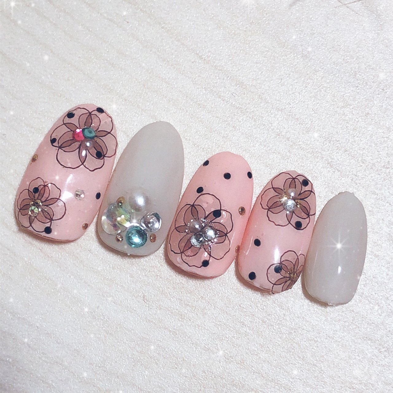 春 ハンド フラワー ドット ミディアム みゆりnailのネイルデザイン No ネイルブック