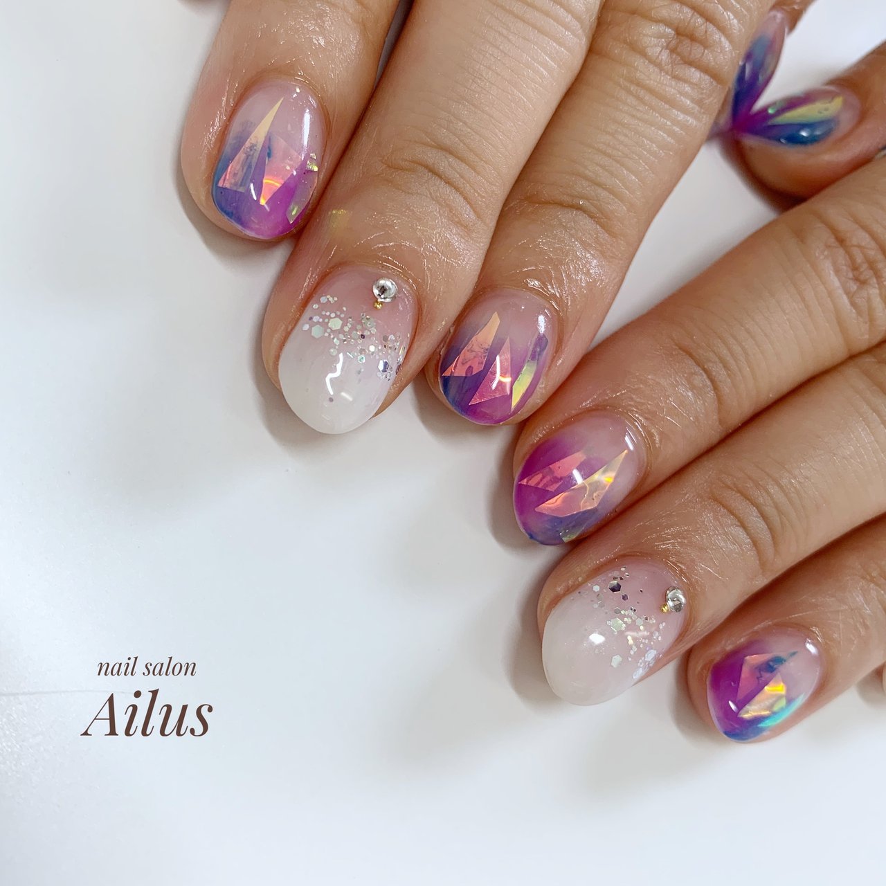 夏 ハンド グラデーション ホワイト ピンク Nail Salon Ailusのネイルデザイン No ネイルブック