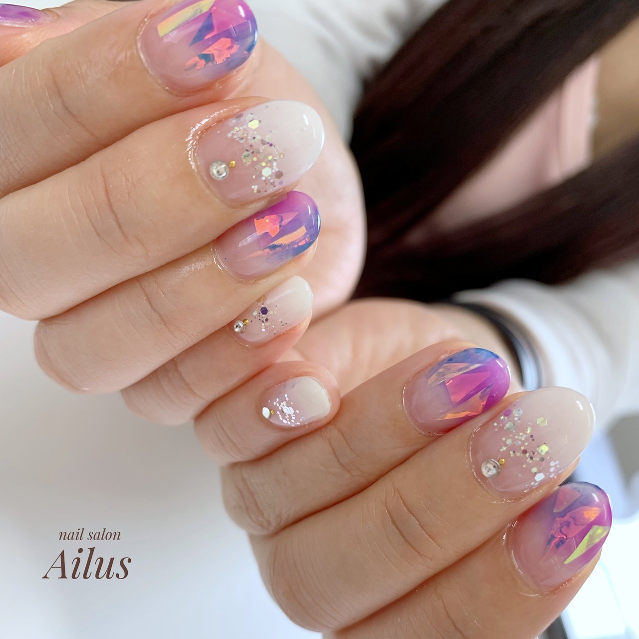 夏 ハンド グラデーション ホワイト ピンク Nail Salon Ailusのネイルデザイン No ネイルブック