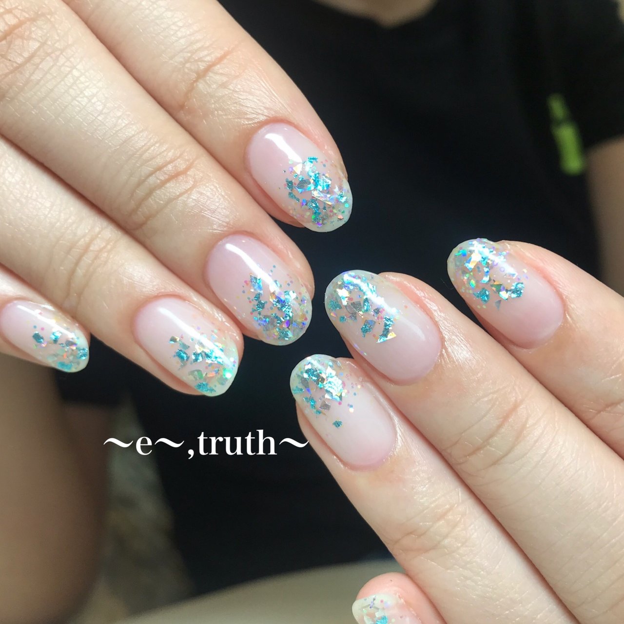 夏 ハンド ホログラム ラメ ショート Nail Studio E Truth のネイルデザイン No ネイルブック