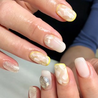  #夏 #旅行 #梅雨 #リゾート #ハンド #ビジュー #ラメ #シェル #トロピカル #ニュアンス #ミディアム #ホワイト #イエロー #シルバー #ジェルネイル #お客様 #nail arcenciel #ネイルブック
