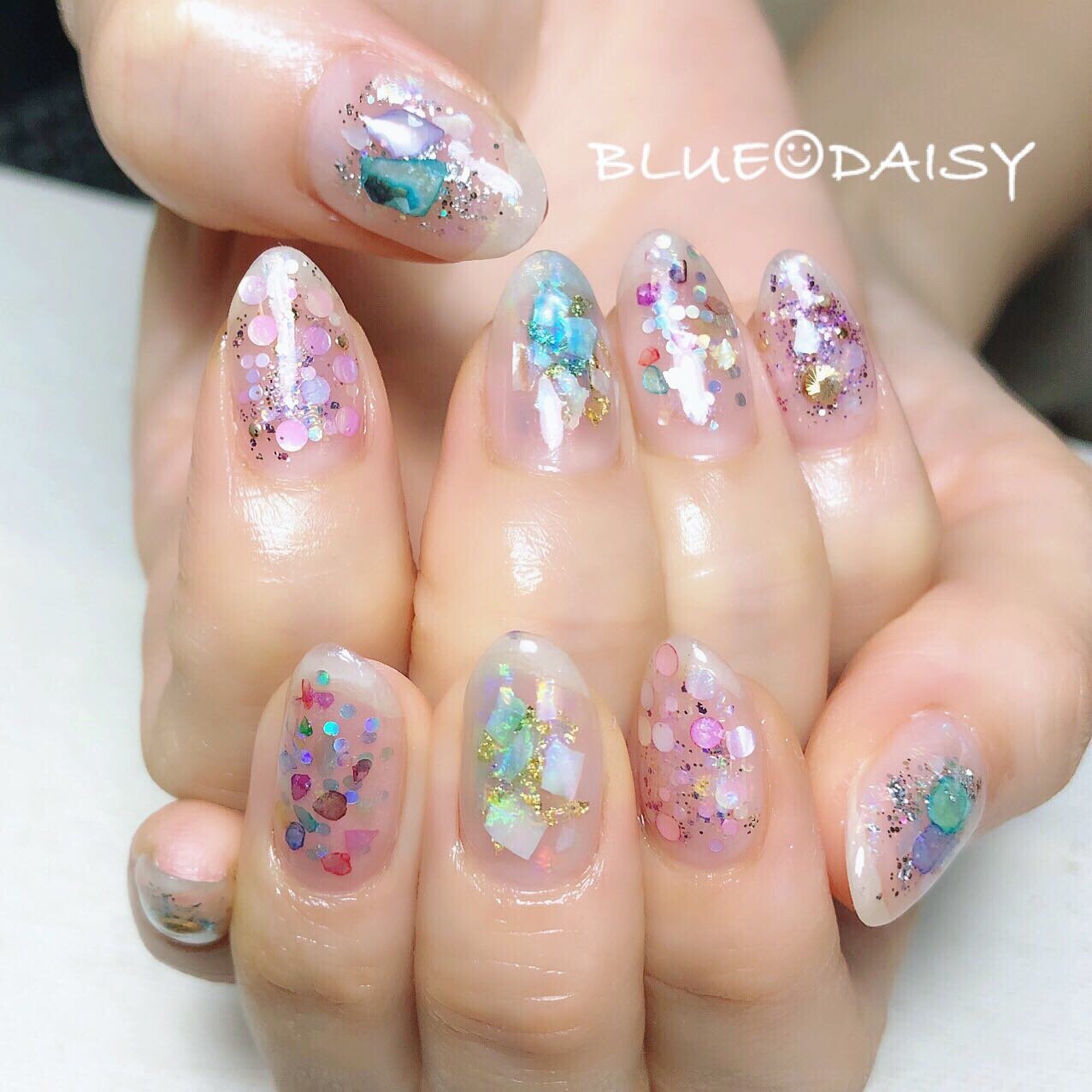 夏 ホログラム ラメ シェル クリア Blue Daisyのネイルデザイン No ネイルブック