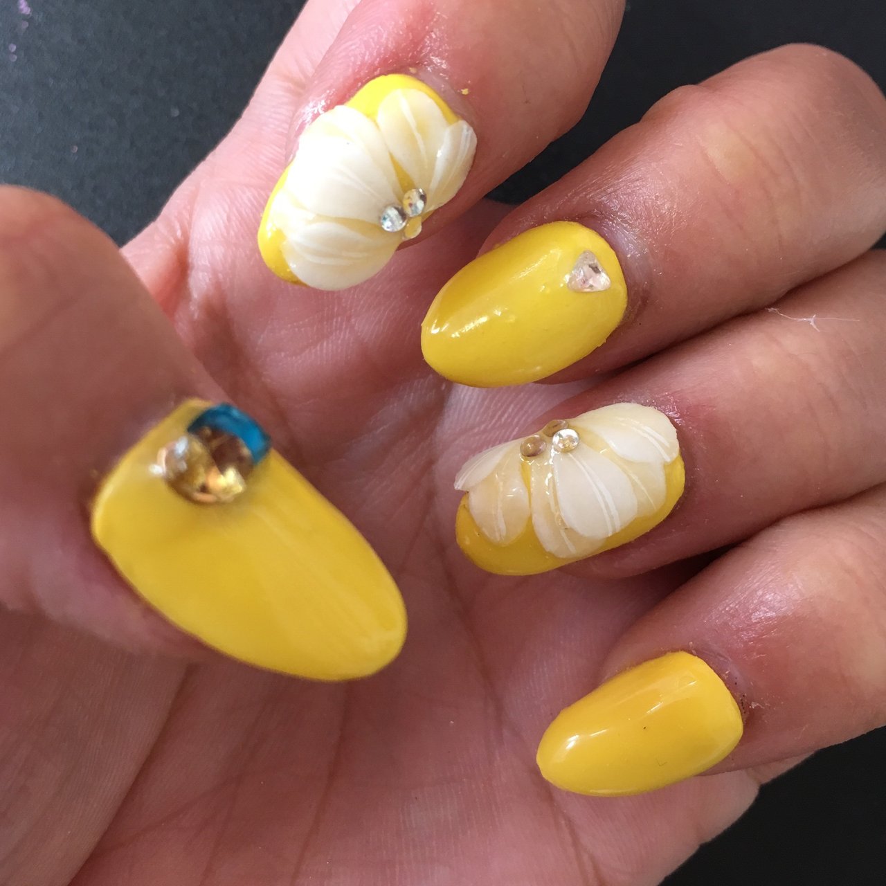 夏 ミディアム イエロー ジェル セルフネイル Nailupのネイルデザイン No ネイルブック